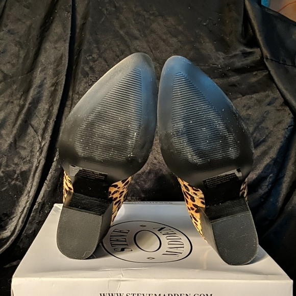 **Sold** NWT Steve Madden "Patricia-L" booties - Picture 8 of 8